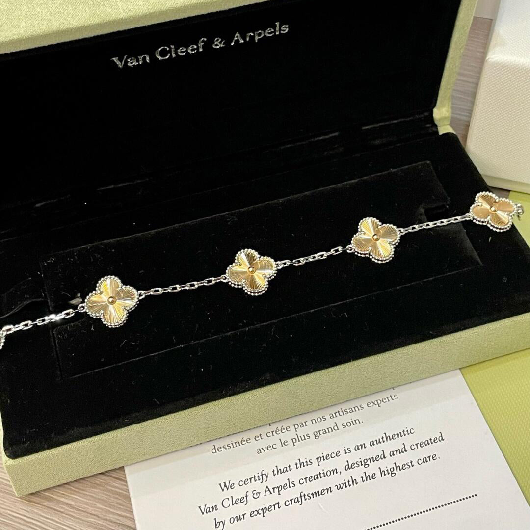 [Love Lucky]CLOVER  5 MOTIFS  CHRISTMAS LIMITED EDITION BRACELET