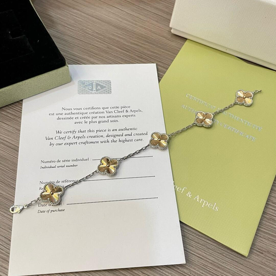 [Love Lucky]CLOVER  5 MOTIFS  CHRISTMAS LIMITED EDITION BRACELET