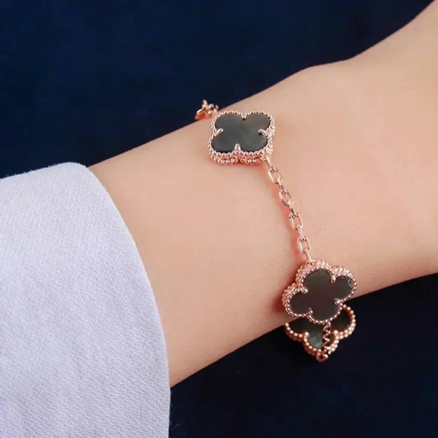 [Love Lucky]CLOVER 5 MOTIF GRAY MOP  BRACELET
