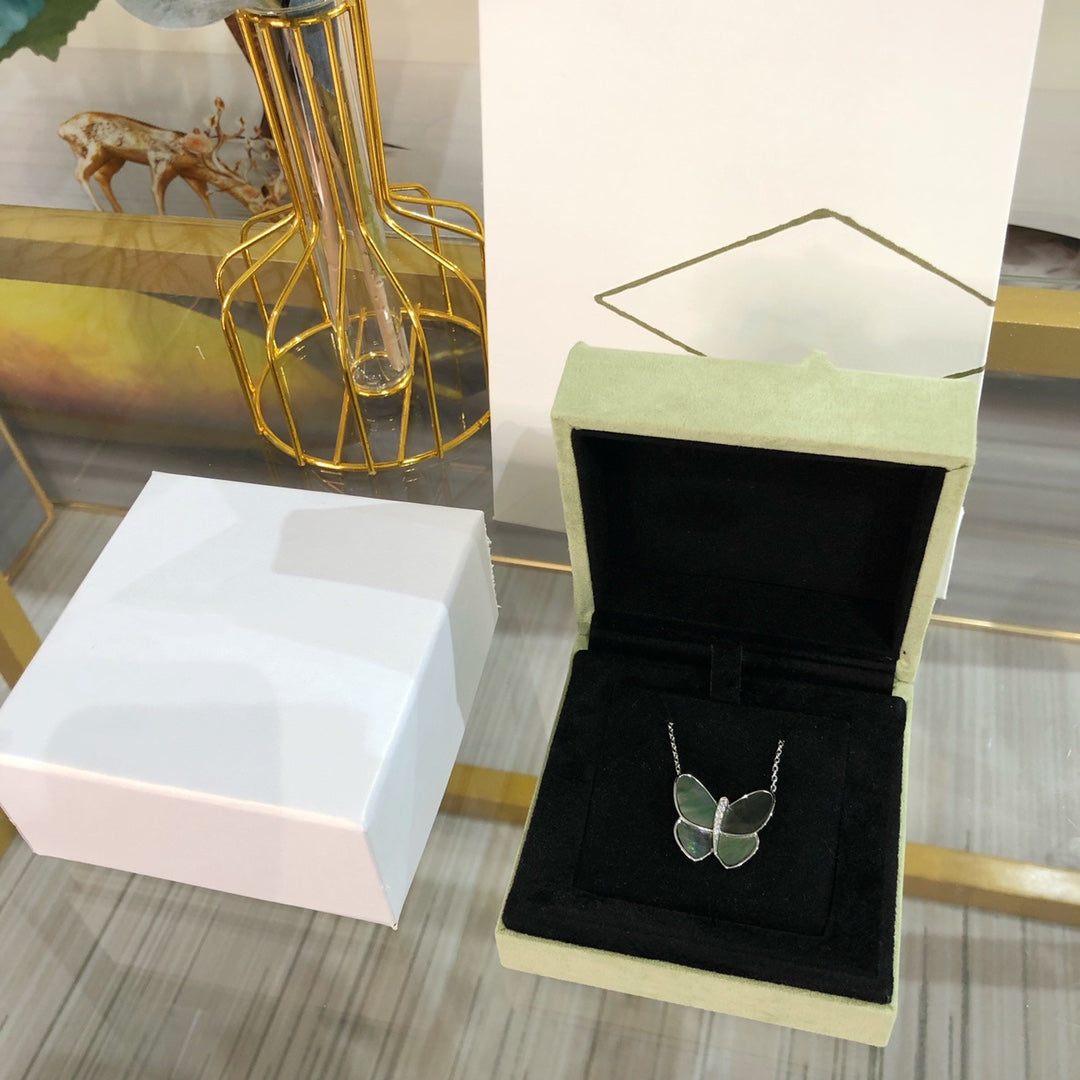 [Love Lucky]LARGE BUTTERFLY SILVER PENDANT DIAMOND NECKLACE