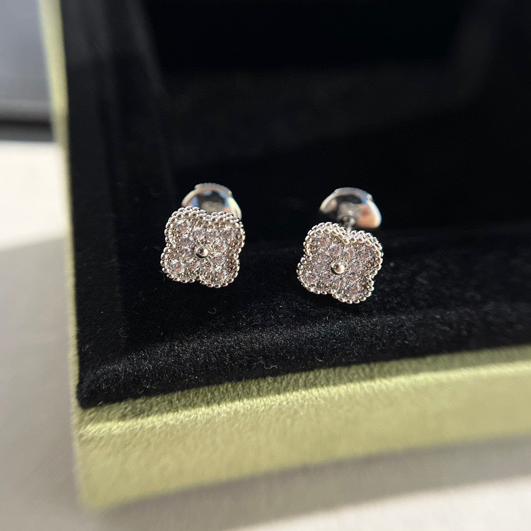 [Love Lucky]CLOVER MINI DIAMOND STUD EARRINGS
