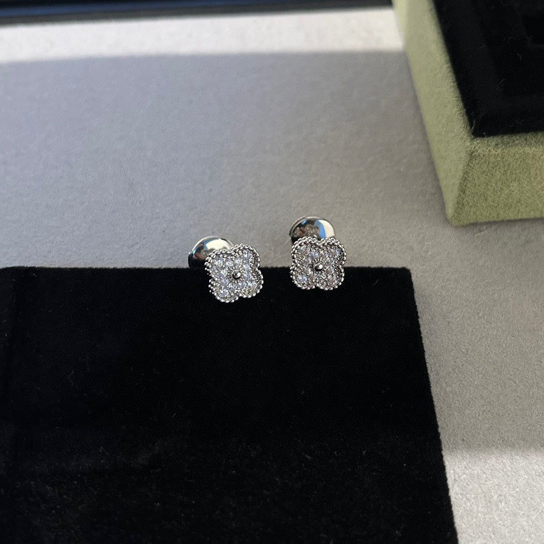 [Love Lucky]CLOVER MINI DIAMOND STUD EARRINGS