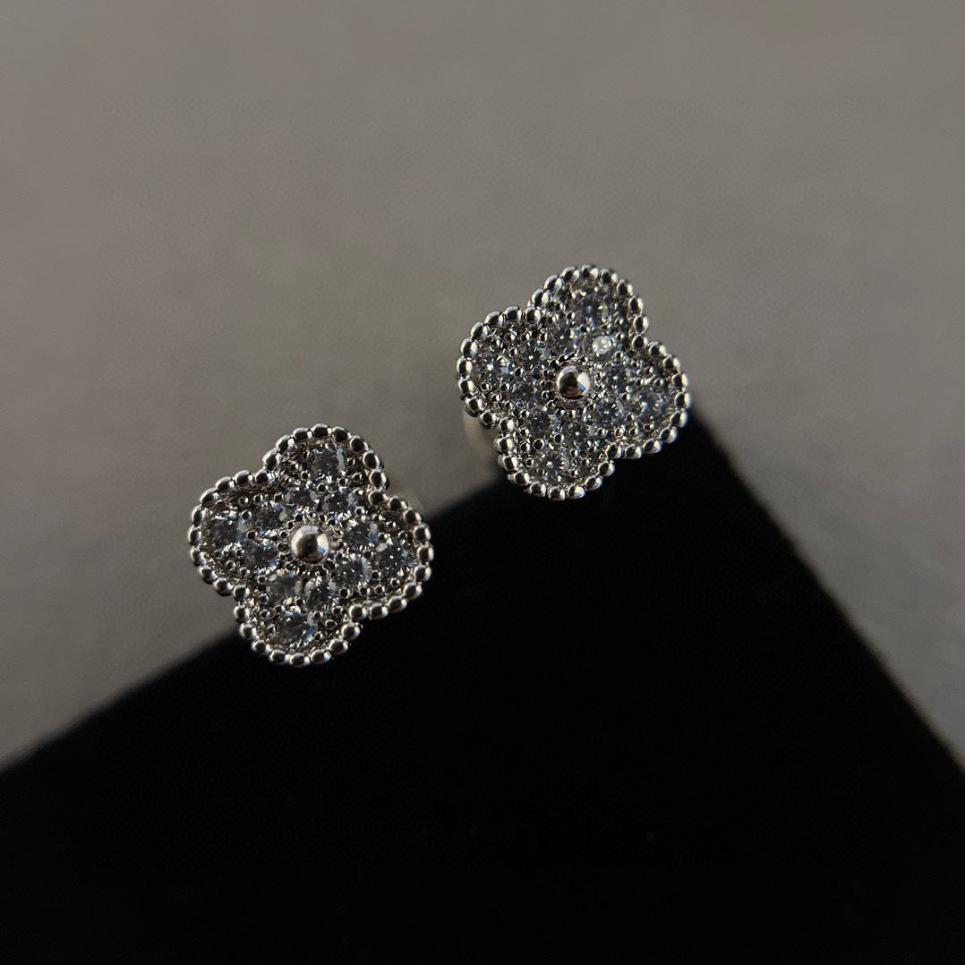 [Love Lucky]CLOVER MINI DIAMOND STUD EARRINGS