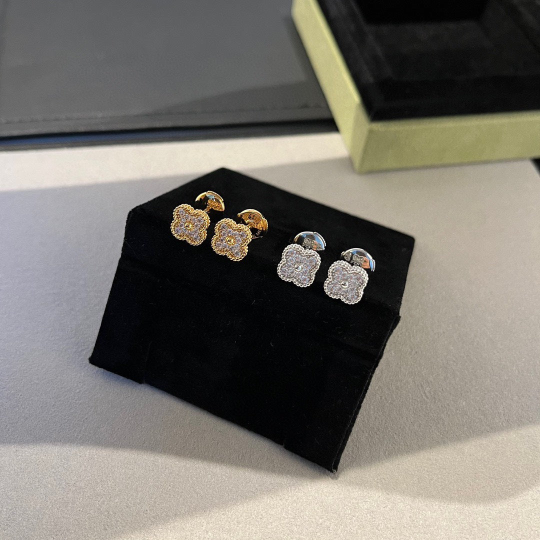 [Love Lucky]CLOVER MINI DIAMOND STUD EARRINGS