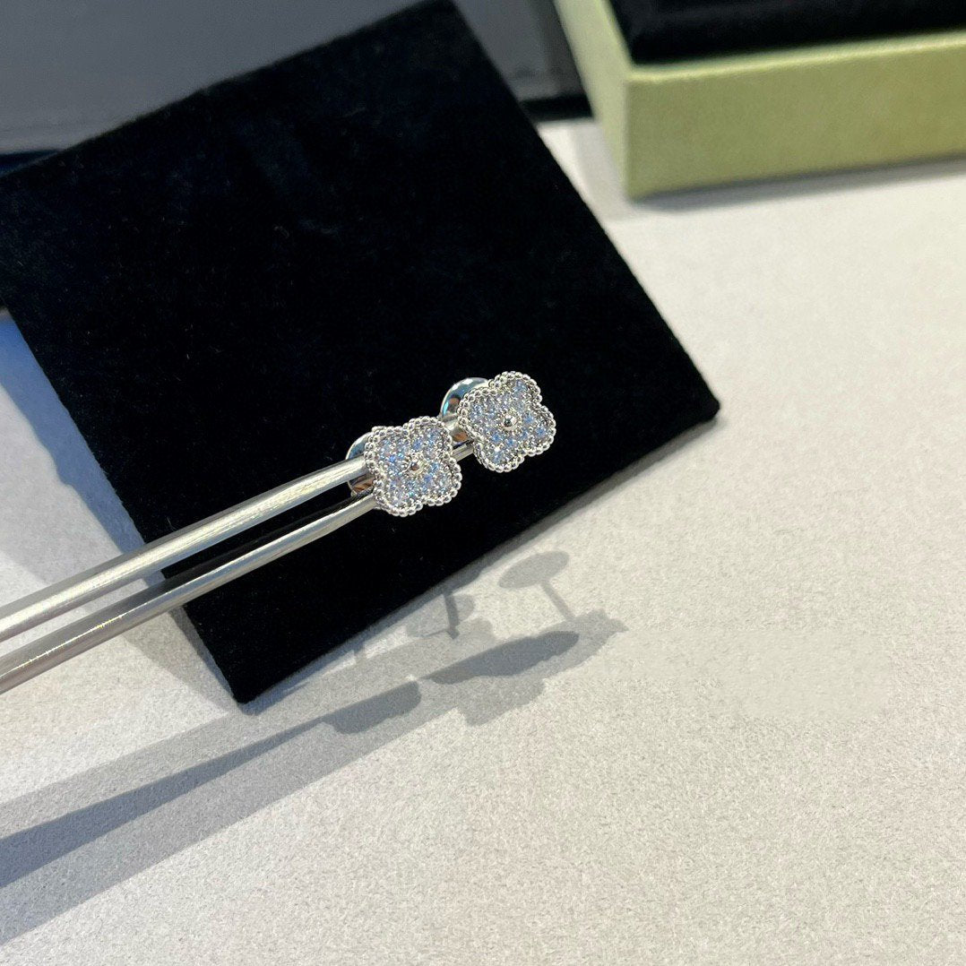 [Love Lucky]CLOVER MINI DIAMOND STUD EARRINGS