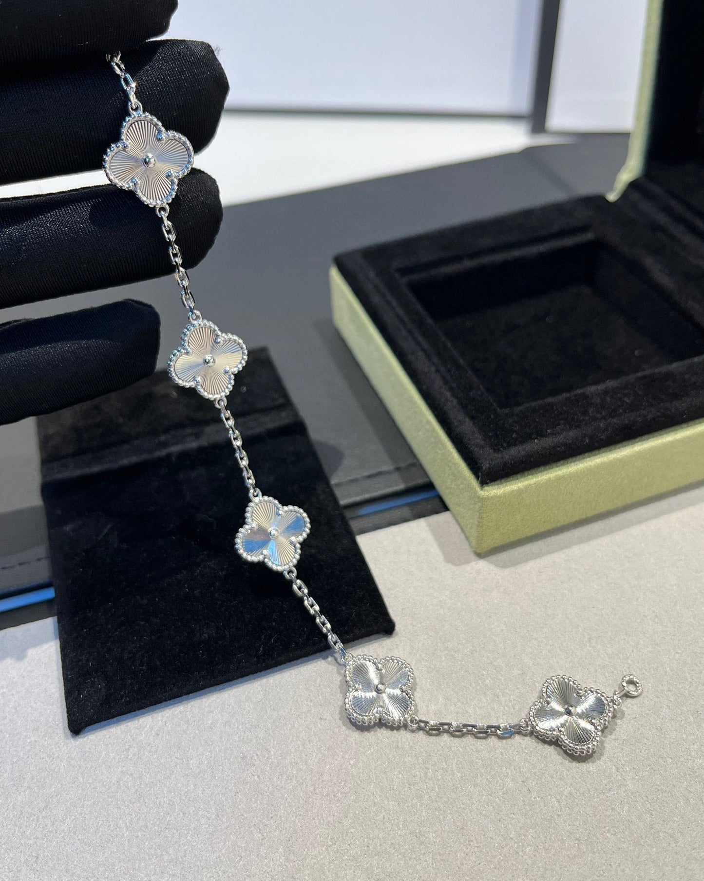 [Love Lucky]CLOVER SILVER 5 MOTIFS BRACELET