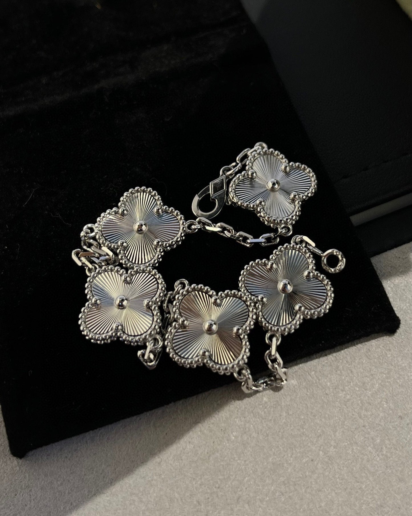 [Love Lucky]CLOVER SILVER 5 MOTIFS BRACELET
