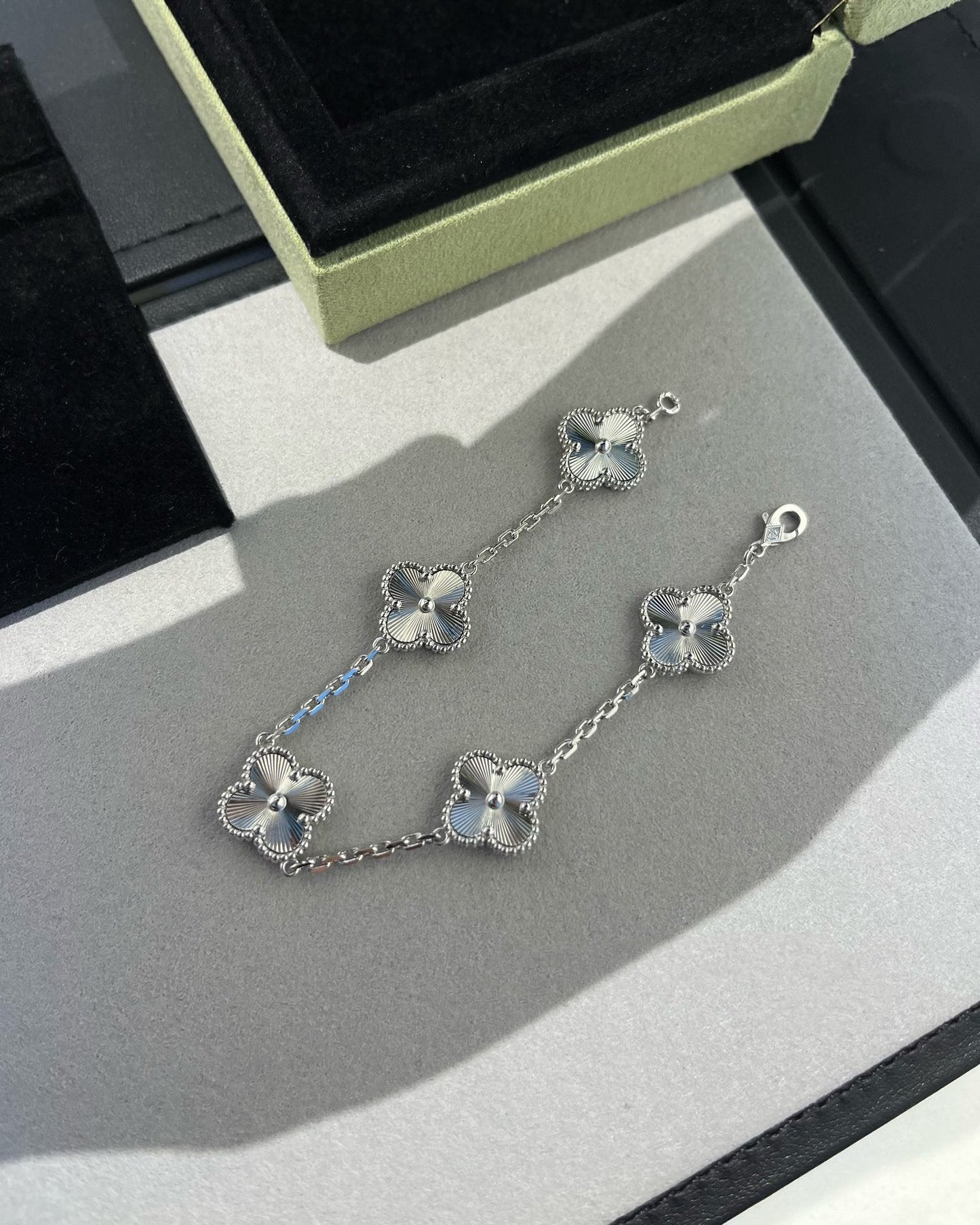[Love Lucky]CLOVER SILVER 5 MOTIFS BRACELET